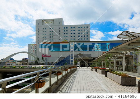 Toyohashi Station and blue sky 41164696