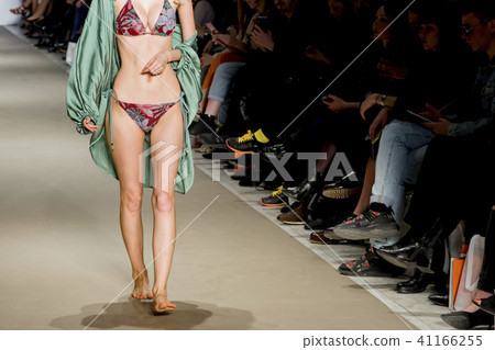 models with swimsuit catwalk 41166255