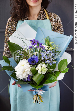 nice bouquet in the hands nice bouquet in the hands 41167544