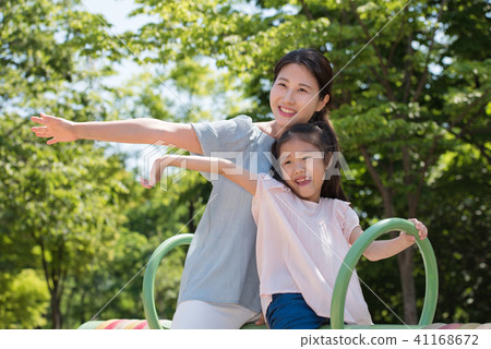 Happy mom and daughter Happy mom and daughter 41168672