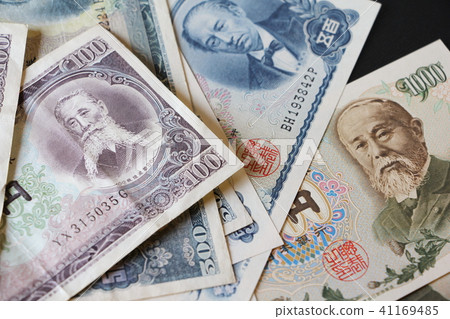 Old banknotes 41169485