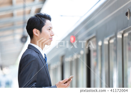 Businessman walking on the station platform Mid-level employee business image Businessman walking on the station platform Mid-level employee business image 41172004