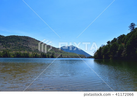 Scenery of Lake Yuno in spring 41172066