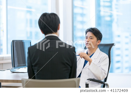 Doctor diagnosis salaryman consulted doctor medical image medical image 41172409