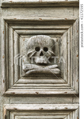 雕刻在門的骨架的安心 雕刻在門的骨架的安心 41172595