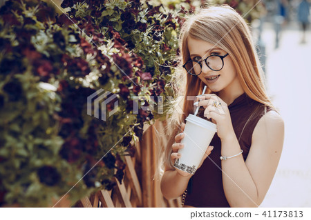 girl with coffee 41173813