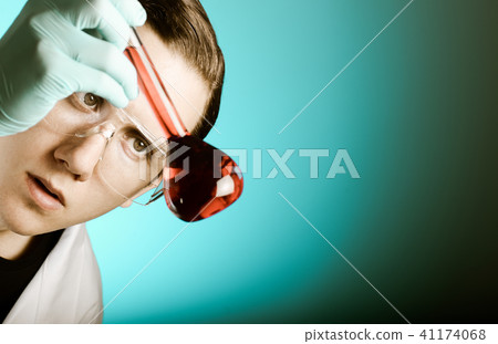 Concentrated chemist in his laboratory 41174068