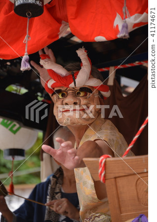 A foreign road 41174671