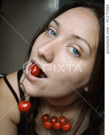 blue-eyed girl with cherries 41175084