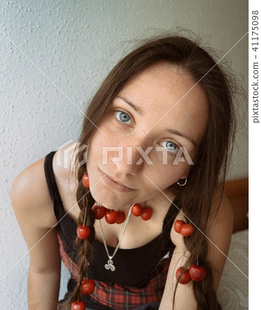 blue-eyed girl with cherries 41175098