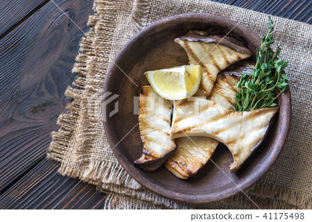Bowl of grilled king oyster mushrooms Bowl of grilled king oyster mushrooms 41175498