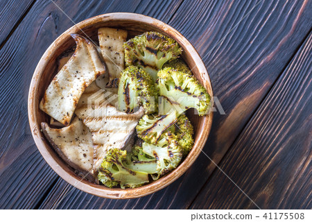 Grilled king oyster mushrooms with broccoli Grilled king oyster mushrooms with broccoli 41175508
