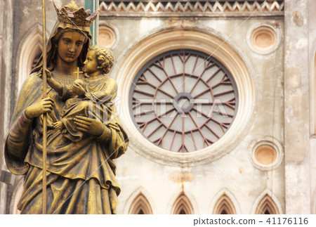 Regina Pacis Statue, St. Joseph's Cathedral, Hanoi 41176116