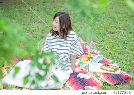 Picnic female leisure park lunch Picnic female leisure park lunch 41177866
