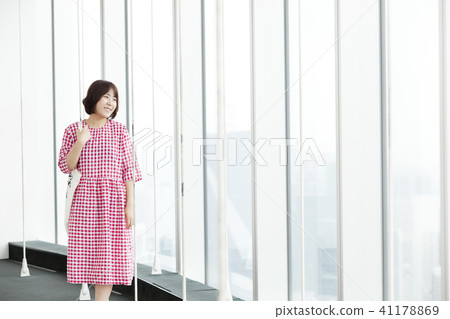 年輕的女人,觀測所,觀光,觀光,遊客,旅行者,旅行,塔,東京,日本 年輕的女人,觀測所,觀光,觀光,遊客,旅行者,旅行,塔,東京,日本 41178869