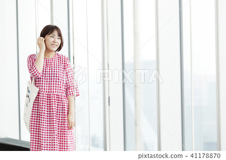 Young woman, observatory, sightseeing, sightseeing, tourists, travelers, travel, tower, Tokyo, Japan Young woman, observatory, sightseeing, sightseeing, tourists, travelers, travel, tower, Tokyo, Japan 41178870