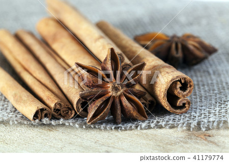 spices on flax 41179774