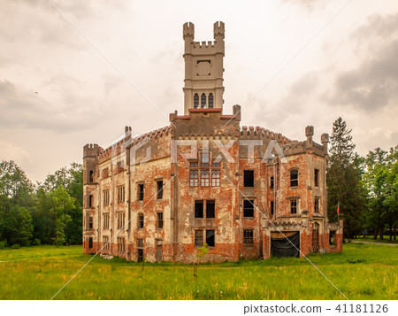 Ruins of old castle in Cesky Rudolec, Czech Republic Ruins of old castle in Cesky Rudolec, Czech Republic 41181126