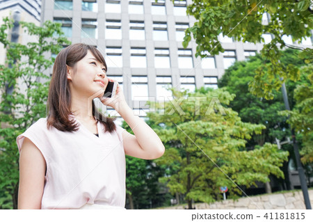 打電話的女人 打電話的女人 41181815