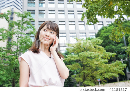 打電話的女人 打電話的女人 41181817