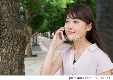 打電話的女人 打電話的女人 41181831
