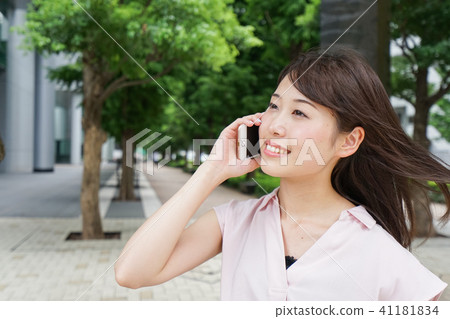 打電話的女人 41181834