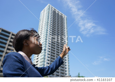 在日本觀光的外國女性 在日本觀光的外國女性 41183107