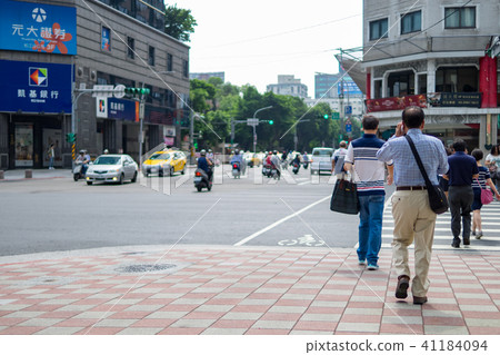 台北行人 41184094