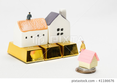 Image of gap between rich and poor Image of gap between rich and poor 41186676