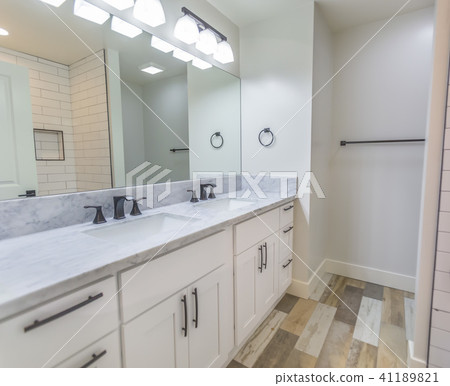 Bathroom with bright lights and wood floors Bathroom with bright lights and wood floors 41189821