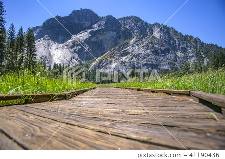 Yosemite Mountains on pathway Yosemite Mountains on pathway 41190436