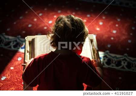 Boy in a mosque Boy in a mosque 41191027