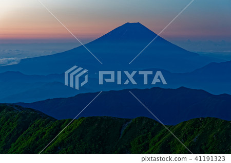 從南阿爾卑斯山看到的黎明富士·Kita dake ridgeline 41191323