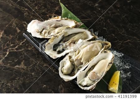 新鮮和美味的生牡蠣 新鮮和美味的生牡蠣 41191399