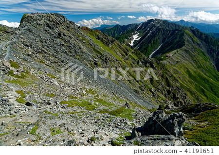 A view of the Southern Alps · Kita dake mountaintop and Mt. Nojigaki 41191651
