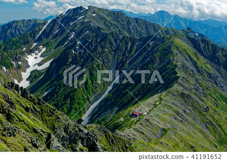 Mt. Nakado and Shiomi-dake seen from the Southern Alps · Kita dake mountain top 41191652