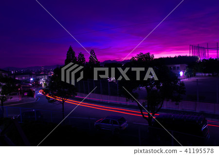 Tail lamp running in the evening road 41195578