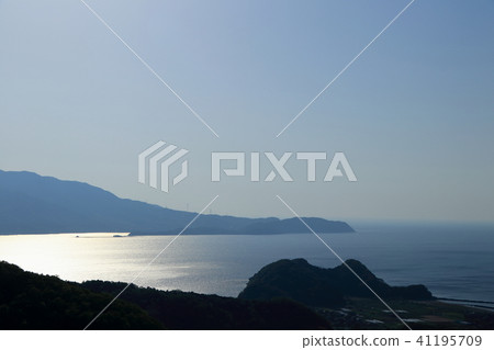 從Hokuriku高速公路Sugijin停車場往敦賀半島Tateisaki海角的視圖 41195709