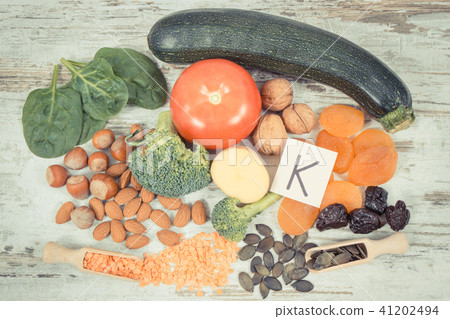 Fruits and vegetables containing vitamin K Fruits and vegetables containing vitamin K 41202494