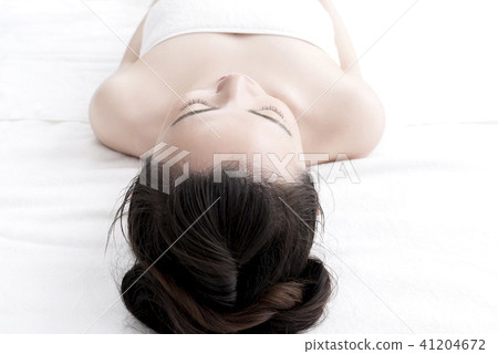 Esthetic image of young women image 41204672