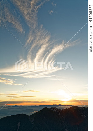 從南阿爾卑斯山看的日出·Kita dake ridgeline和鳳凰山 41206885