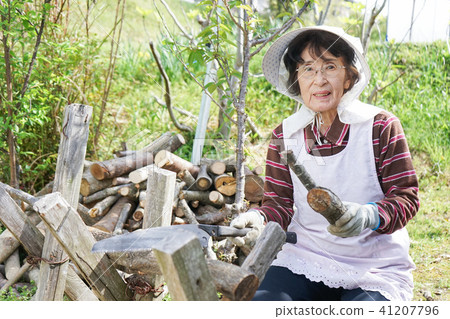 Senior to woodburning 41207796