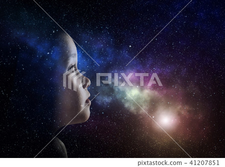 A little girl is looking at the sky 41207851