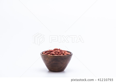 Redskin peanuts in wooden bowl isolated 41210793