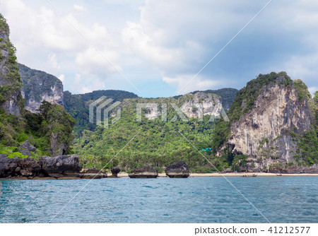 Popular travel tropical karst rocks Tonsai Popular travel tropical karst rocks Tonsai 41212577