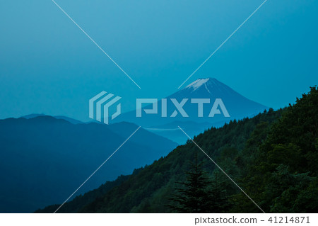 View of Mt. Fuji at dawn from Yanagisawa Pass 41214871