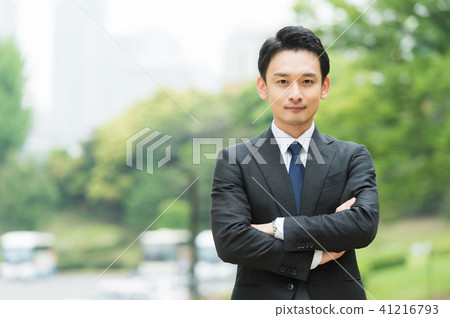 A man in a suit with his arms crossed 41216793