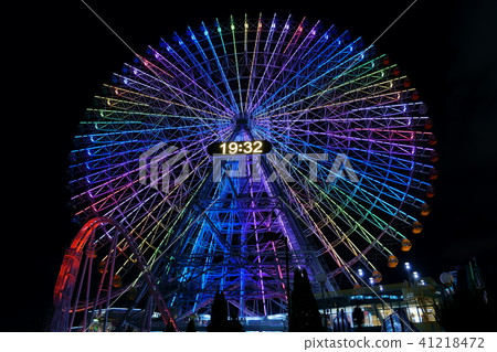 City night view Minatomirai Ferris wheel 41218472