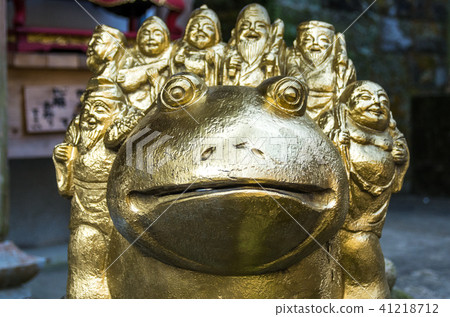 Frog Temple 41218712