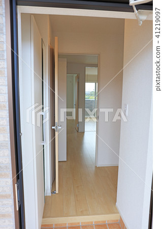 Indoor photo of rented apartment (newly built) 41219097